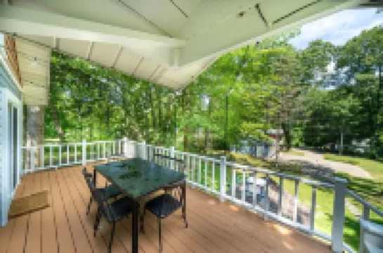 Sauna, hot tub, pet friendly, & 1/2 mile to lake Hotels in Lake Michigan Beach