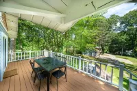 Sauna, hot tub, pet friendly, & 1/2 mile to lake