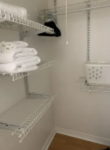 Cozy 1 Bedroom Getaway • Walk to Clearwater Beach