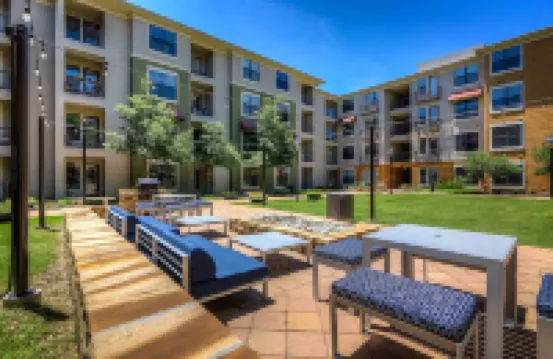 Upscale and comfy space - 1 min from stonebriar mall center in Frisco