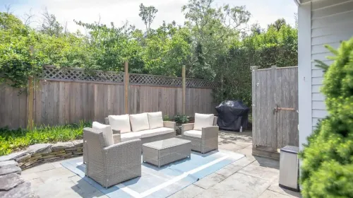 Cozy 4 bedroom cottage in town, with parking