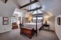 Charming Cashiers Cottage with View of Chimney Rock Adjoining High Hampton