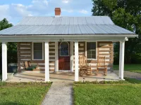 Quaint Historic Log Cabin Overlooking The James River. Hôtels à : Comte de Botetourt