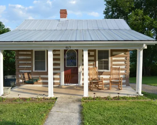 Quaint Historic Log Cabin Overlooking The James River. Hotels in Botetourt County