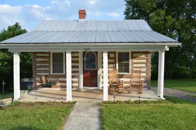 Quaint Historic Log Cabin Overlooking The James River.