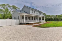 Heated Pool, Game Room, Projector Room, King Bed! 5 mins to Beach!