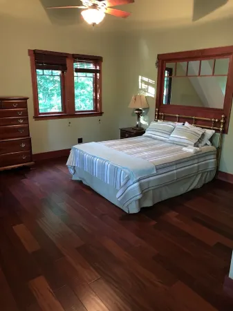 Beautiful Home for rent near CHQ Lake & Institution.