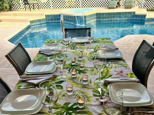 Private Heated Pool and Hottub , Pet Friendly, New Golf Cart , Close to Shopping