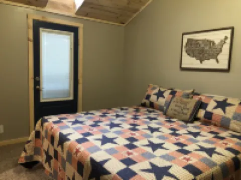 Old Glory Getaway--Cozy 2 bedroom cabin just 5 miles from Cumberland Falls! 麥克雷里縣酒店