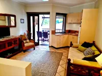 Hibiscus Delights @ Apartment 19