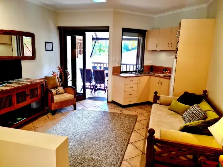 Hibiscus Delights @ Apartment 19