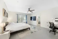 July & August Sale: Newly Renovated Modern & Family-Friendly Navarre Hidden Gem