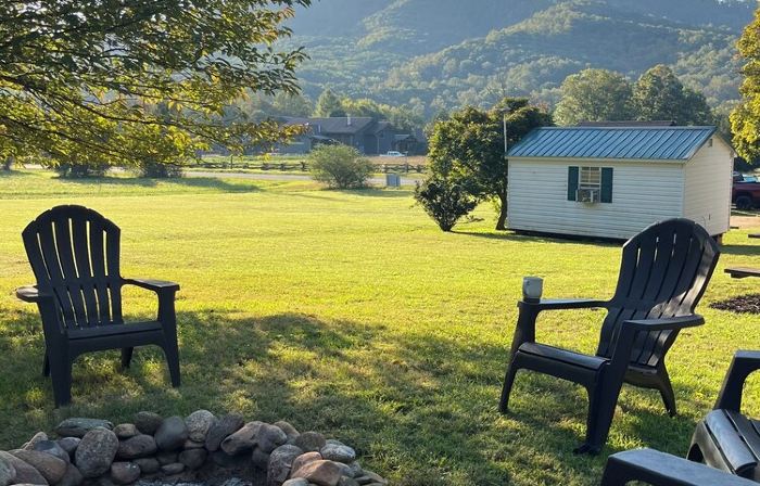 Charming Farmhouse Across from Devils Backbone Brewery.