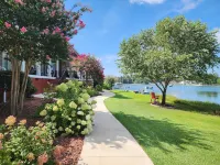 Island's Sunset Gold Guest Room on Beautiful Lake Murray