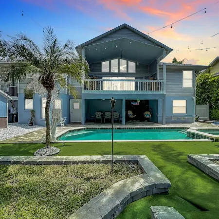 Amenity Paradise! Theater, Game-room, Mini Golf, Outdoor Bowling & Hot Tub!