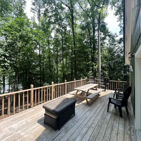 Lakefront Escape close to Clemson and Seneca