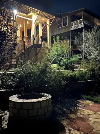 Lago Lounge on Lake Travis. Family-sized house with pool and hot-tub