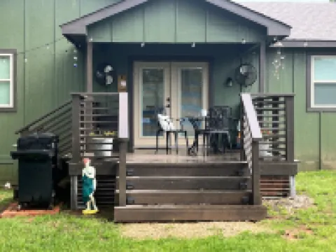 Cozy Christmas Getaway Awaits at the Green House!