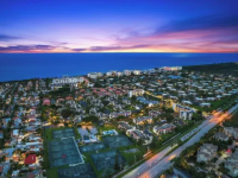 Beachside Modern Wellness Villa with Spacious Patio, Walk to the Beach 朱庇特酒店