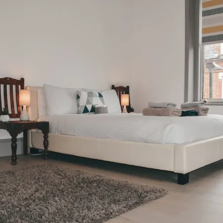 Charming Two Bedroom Apartment in Strawberry Hill