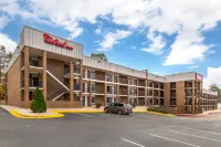 Red Roof Inn Raleigh Northeast - Downtown Hotel berhampiran Knightdale Commons