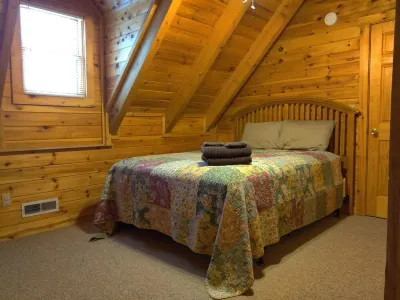 Lovie's Hillside Lodge nestled into 5 wooded acres