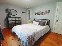 *New* The Foundry Getaway 2BR / 1 BR Hotels in Saranac Lake