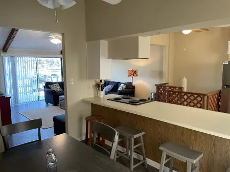 Waterfront 2 bedroom condo with pool, boat ramp and slips