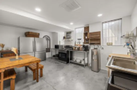 The Locke Inn Suites - Stay in Dade City's historic former jailhouse!