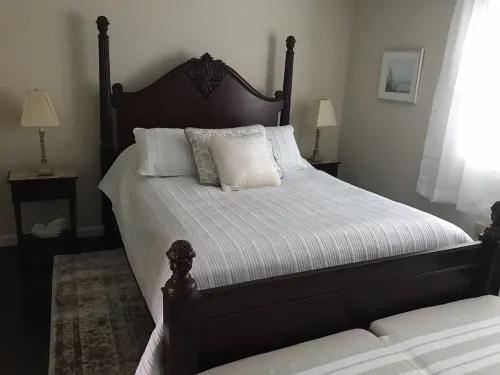 Relax and get away! Beautiful upscale condo with pool near OGT Village and Beach