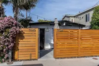 Dog Friendly  Cottage with Ocean  Beach Charm Hotels in Ocean Beach