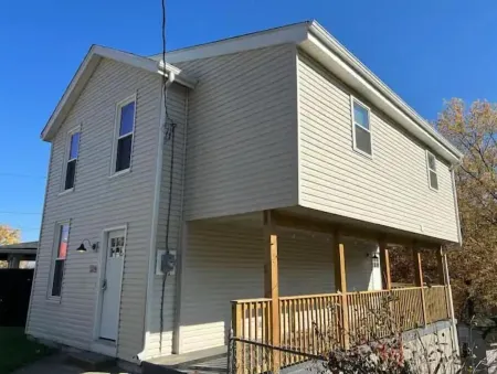 Renovated Covington Home Near Devou w/ King Bed, 5 minutes to Downtown Cincy! Отели рядом с достопримечательностью «Подвесной мост имени Джона Роблинга»