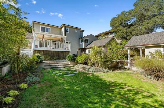 5Br Santa Cruz Beach House — Steps to Twin Lakes Beach - Deck & Yard - Sleeps 12