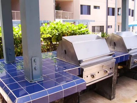 Kona Reef F13 - Nicely Renovated - Ocean View - Free WiFi, 3 minute walk to town