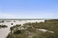 right next to beach 4-bed 4-bath home sleeps 16+ 10 steps to pool game room Hotels in Lower Grand Lagoon