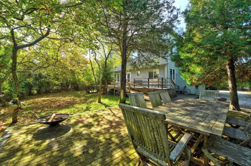 Steps to the beach!  Relax and Enjoy! Hotels in Amagansett