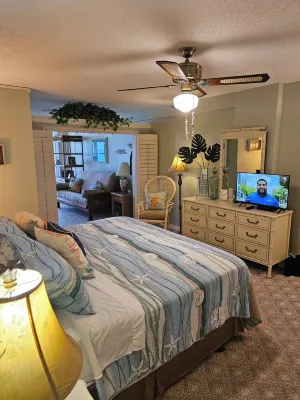 Fantastic Ocean View/Roof Top Pool from Balcony. Summer Waves at Lazy Days . - 2-Star