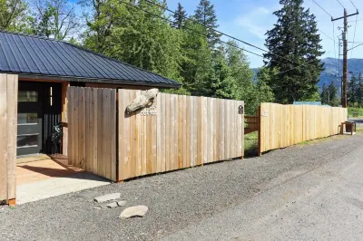 Casa Maria- cute creekside 2bed/1bath Hotels near Maple Leaf Events