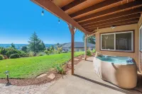 Red Hills Horizon: A Two Bedroom Suite with Hot Tub