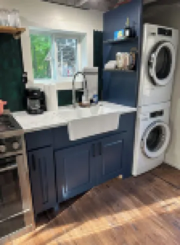 Tiny House + workspace + acreage + near lake