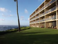 Ocean Front Condo with AC, enjoy the ocean from your own private lanai.