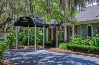 Charming 2 BR cottage, set in Live Oak Grove in Gated WPC,  Murrells Inlet, Pets Hotels in Murrells Inlet