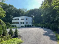 Beautiful Modern Home & Guest House with 8 Bedrooms Total