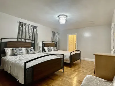 Two Story Cozy Massachusetts Home. Hotels in Mattapan