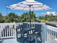 Fully Fenced Yard with Beautiful Patio & Authentic Beach Vibes 彭薩科拉海灘住宿飯店