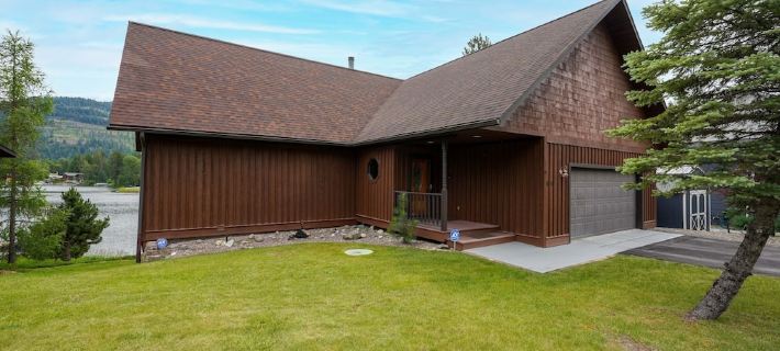 Your Lake Pend Orielle Get Away, beautiful waterfront home with private dock Hotels in Bonner County