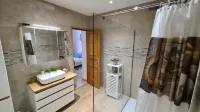 Self-contained 75 m2 apartment on the ground floor of a villa, air-conditioned, seafront