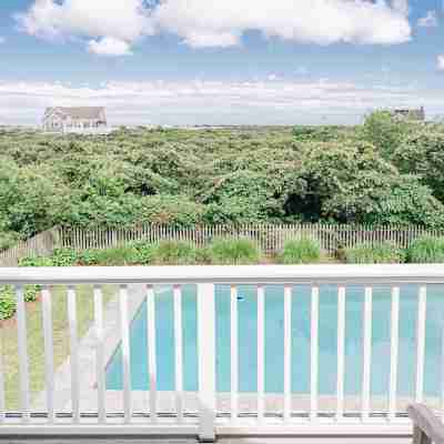 Adorable guest house with saltwater pool and spa with views close to beach Others