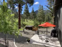 Modern Relaxing Escape - The Clancy Cottage Hotels in Clancy