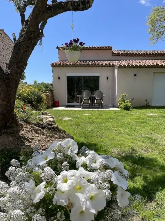 Cosy ALL NEW cottage with swimming pool-